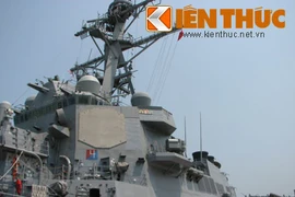 Lên thăm siêu hạm Aegis Mỹ ở Tiên Sa, Đà Nẵng
