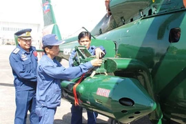 Ảnh QS ấn tượng tuần: lộ trực thăng “chiến đấu” của Lào