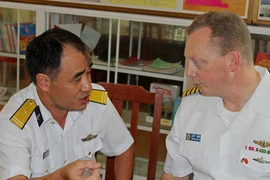 Hải quân Việt – Mỹ thảo luận kỹ thuật cứu hộ tàu ngầm