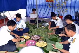 Thủy thủ HQ Việt Nam ăn Tết trên tàu chiến thế nào?