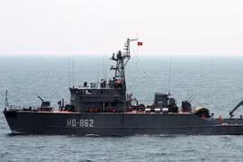  Chiến hạm Mỹ - Việt Nam diễn tập cứu nạn trên Biển Đông