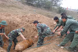 Phát hiện, xử lý 2 quả bom 360kg ở Quảng Bình
