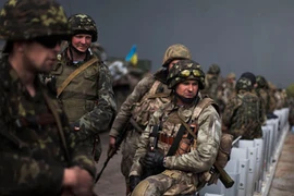 Vệ binh Quốc gia Ukraine bắn lính muốn chạy sang phe biểu tình?