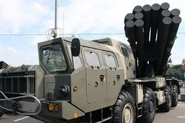 Quân chính phủ Syria dùng siêu pháo phản lực BM-30 Smerch 