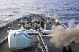 Siêu hạm Trung Quốc nã pháo dữ dội ở Tây TBD