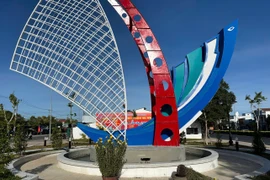 Những hình ảnh chưa đẹp ở công viên, đường trung tâm TP Cam Ranh ngày Xuân