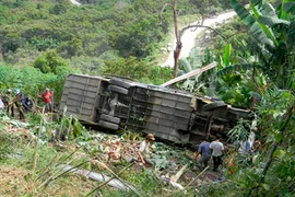Xe chở 47 người lao vực ở Lào Cai, 5 người tử vong