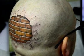 Chùm ảnh: Cạo đầu xăm hình 3D táo bạo