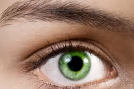 Cấy silicone đổi màu mắt vĩnh viễn