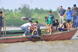 Tiếp tục tìm thi thể nạn nhân bị ném xác, dừng việc lặn mò