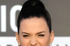 Đính kim cương chống hoại tử xương hàm