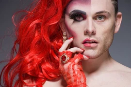 Bộ ảnh mặt hai giới tính qua tay "phù thủy" trang điểm