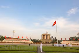 Ảnh: Lễ chào cờ tại Quảng trường Ba Đình trong ngày Sinh nhật Bác