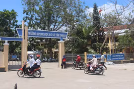 Bộ GD&ĐT nói gì về vụ nam sinh lớp 8 bóp cổ giáo viên?