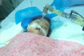 Video: Bị tiêm nhầm thuốc để uống, bé 8 tháng nguy kịch