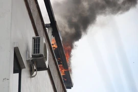 Hà Nội: Cháy khách sạn Momizi, khách nước ngoài chạy tán loạn