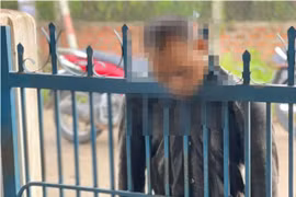 Ám ảnh thi thể người đàn ông treo lơ lửng trên hàng rào sắt nhọn 