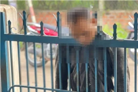 Ám ảnh thi thể người đàn ông treo lơ lửng trên hàng rào sắt nhọn 