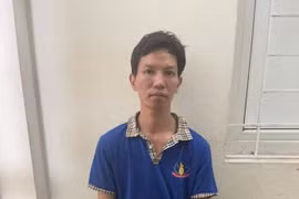 Rình đồng nghiệp ngủ say rồi cầm kéo đâm tử vong 