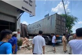 Tài xế container 'vừa lái xe vừa xem iPad' gây tai nạn tử vong trong cabin