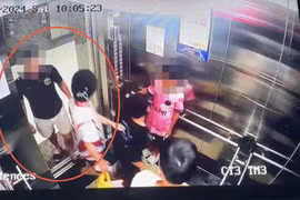 Cô gái bị người đàn ông vỗ mông sàm sỡ trong thang máy 