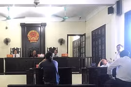 Ngăn hàng xóm đốt rác trước cổng dẫn đến xô xát, 1 phụ nữ bị tuyên 6 tháng tù