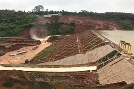 Cận cảnh đập thủy điện Đăk Kar nguy cơ vỡ, hàng nghìn người phải sơ tán