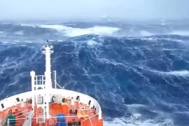 Bão Podul đang tiến vào Biển Đông với sức gió giật cấp 11