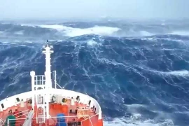 Bão Podul đang tiến vào Biển Đông với sức gió giật cấp 11