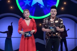 Phi Thanh Vân lần đầu làm MC đã gây phản cảm vì hành động này 