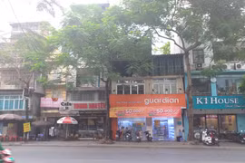 Cụ bà 73 bị nhà hàng xóm “ngồi” lên trên đầu: Phường Bách Khoa nói gì?