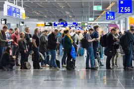 Hành khách nước ngoài gây rối ở sân bay bị phạt thế nào? 