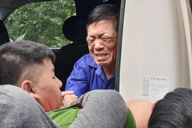 Xem Hưng “kính” trùm bảo kê chợ Long Biên mếu máo tại tòa