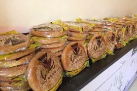 Té ngửa bánh trung thu TQ “ồ ạt” về Việt Nam giá rẻ không tưởng 