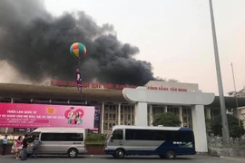 Khung cảnh đổ nát, sân khấu show Quang Hà cháy thành than