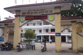 Vụ kéo rách cổ trẻ sơ sinh ở Hà Tĩnh: Kỷ luật hàng loạt bác sỹ, hộ sinh