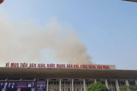 Cháy Cung văn hóa hữu nghị Việt Xô, khói đen cuồn cuộn