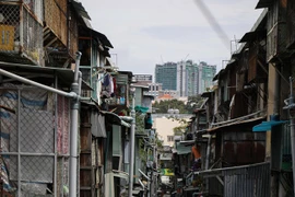 Cận cảnh chung cư gần 60 năm tuổi nhếch nhác, xập xệ 