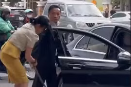 Tài xế Mercedes rút kiếm trên đường: Tính chất côn đồ, coi thường pháp luật