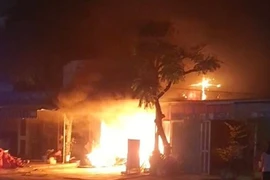 Hải Dương: Giải cứu 5 người mắc kẹt trong vụ cháy nhà dân