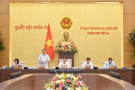 Ủy ban Thường vụ Quốc hội cho ý kiến về miễn học phí