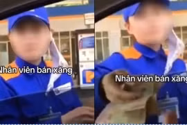 Thấy gì từ việc bắt nhân viên phải tự mở nắp bình xăng?