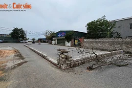 Dỡ bỏ tường gạch dân xây chắn lòng đường ở Hải Dương