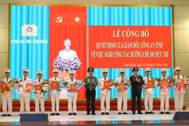 Loạt cán bộ công an các tỉnh, thành xin nghỉ hưu trước tuổi