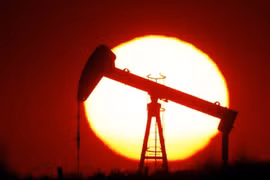 Ngành dầu khí: 'Nước lên thuyền lên', động lực tăng trưởng lợi nhuận 2021 là PLX và GAS