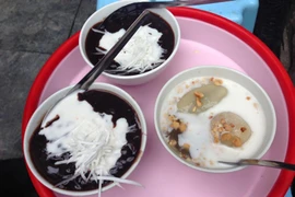 Ăn đủ món ngon ở góc phố Đinh Liệt - Hàng Bạc