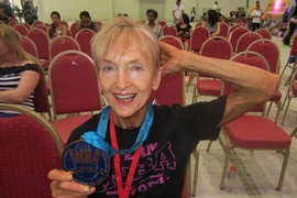 Ngưỡng mộ cụ già 70 tuổi có cơ bắp cuồn cuộn 