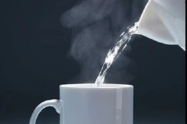 Thương tâm bé trai 19 tháng bỏng dạ dày, tử vong vì uống phải nước sôi