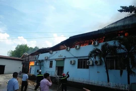 Khu nhà xưởng ở Bình Dương bốc cháy sau tiếng nổ lớn