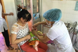 Vacxin bại liệt mới chính thức được sử dụng tại Việt Nam